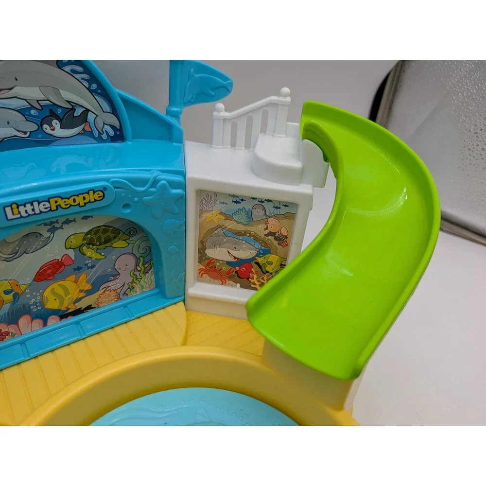 Fisher Price Little People Aquarium BGC32 Yellow‎ Blue Slide Pool 2013
